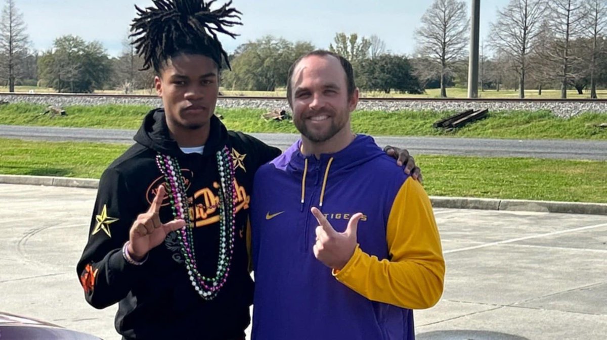 Mike Scarborough (@scarboroughmike) on Twitter photo No asterisk with Purter's LSU commitment
In the modern era of college football recruiting, the word “commitment” often comes with an asterisk. Just ask #LSU. <a href="/lil_dylan17/">Dylan "Dino" Purter</a> <a href="/CoachJakeOlsen/">Jake Olsen</a>
The full story ($) ➡️ tigerbait.com/s/7285/no-aste… No asterisk with Purter's LSU commitment
In the modern era of college football recruiting, the word “commitment” often comes with an asterisk. Just ask #LSU. <a href="/lil_dylan17/">Dylan "Dino" Purter</a> <a href="/CoachJakeOlsen/">Jake Olsen</a>
The full story ($) ➡️ tigerbait.com/s/7285/no-aste…