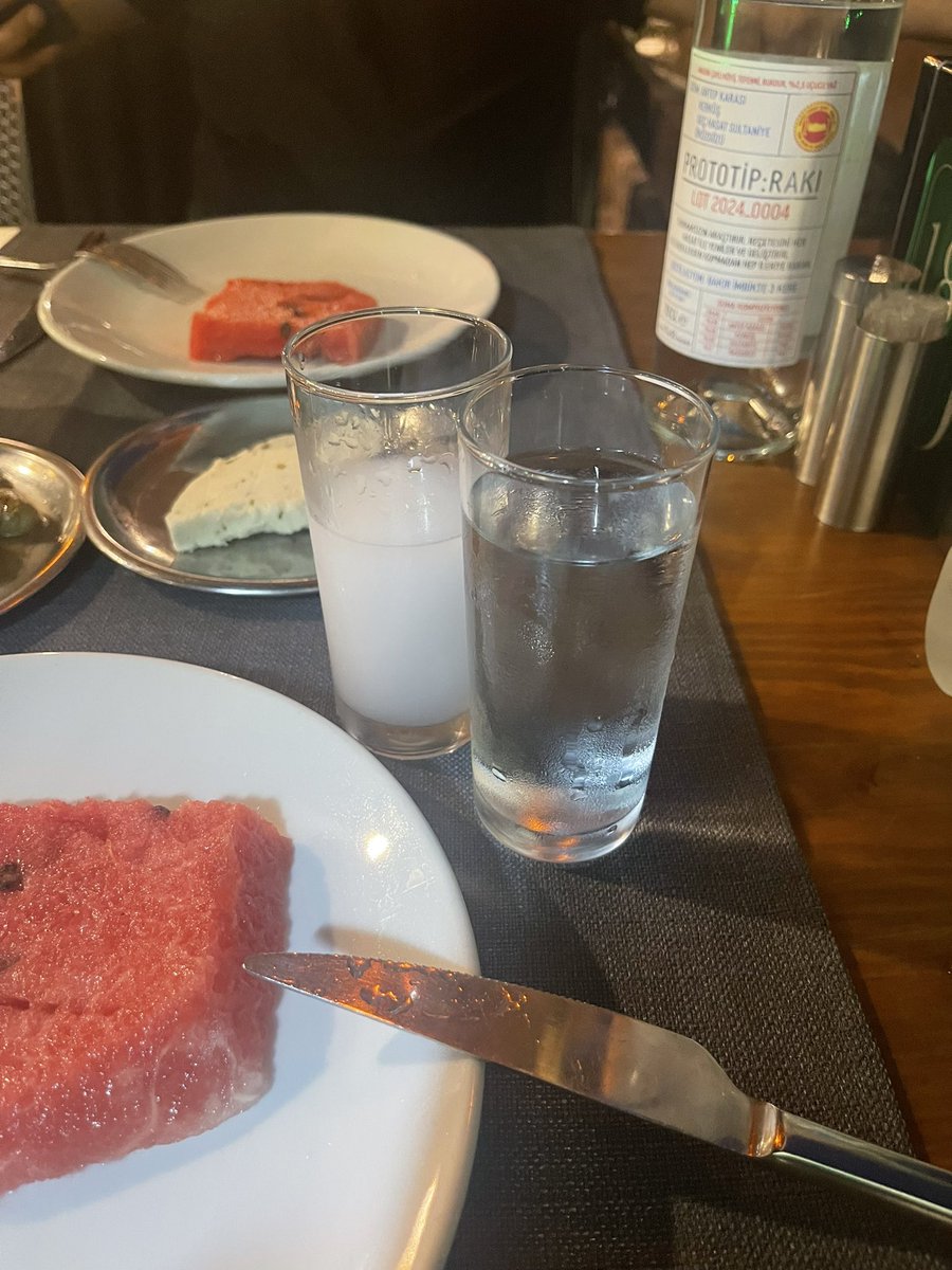 Dostlarla rakı içmek için itinayla bahane üretilir,..

Anasonik ortamlar 🥂