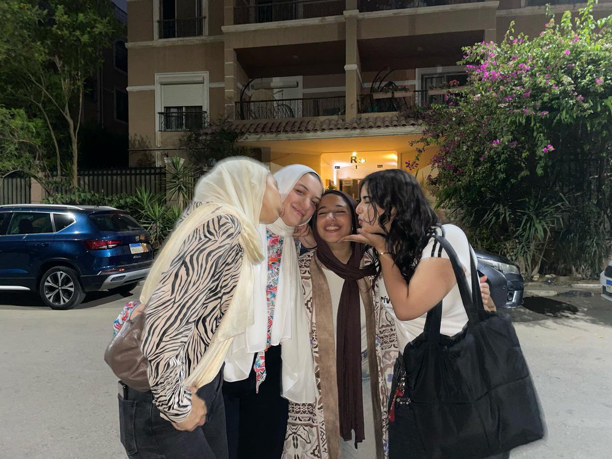 MariamKhalid___'s tweet photo. Met the world’s greatest girls bsabb el event dh wa i genuinely can’t live without them fa hiaty https://t.co/rpjGn6YFYM