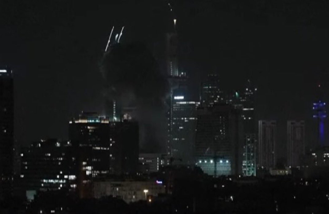 Mediavenir's tweet image. 🇮🇱🇮🇷 URGENT - NOUVELLE SALVE DE MISSILES IRANIENS SUR TEL AVIV.