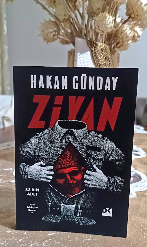 “ Umut dediğin, bir vazelin markasıdır. ”

#kitapokuyorum #kitaptavsiyesi #kitapseverlertakiplesiyor