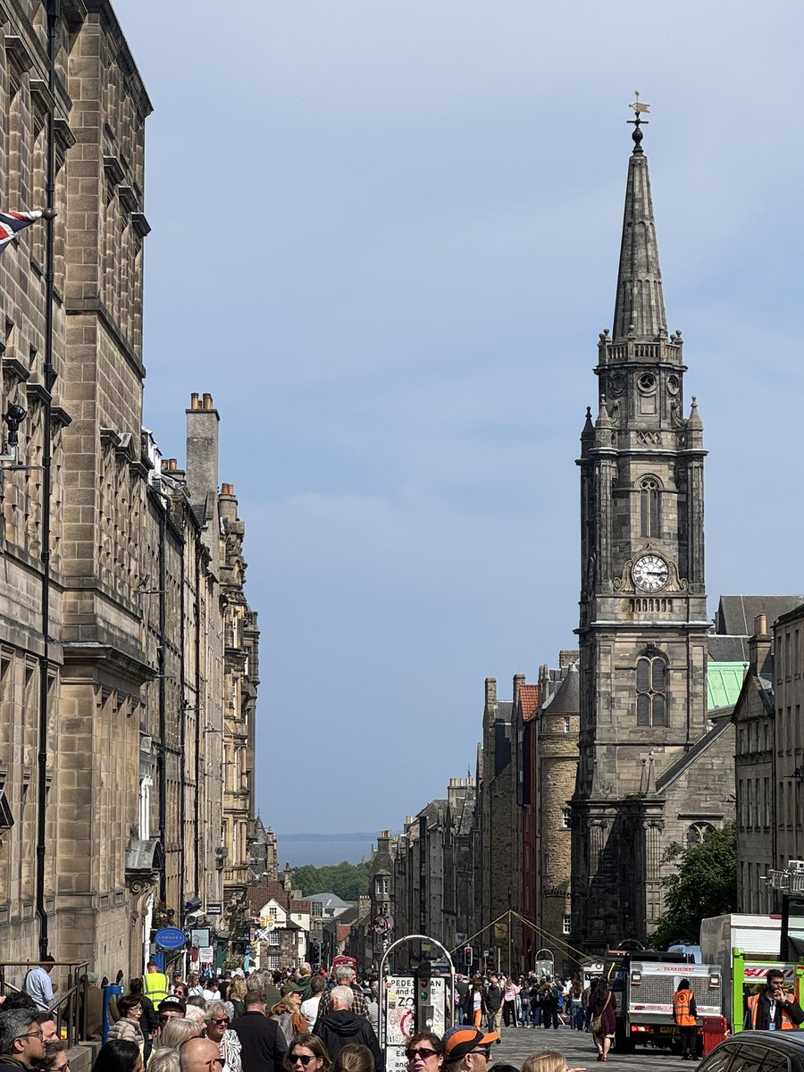ciaoabsi's tweet photo. Edinburgh. Athens of the north https://t.co/FxeM8uuGI0
