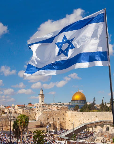 اللهم احفظ إسرائيل وشعبها بعينك التي لا تنام،
واجعل أرضهم أمناً وسلاماً،
اللهم أنزل بردك وسكينتك على أبناء يعقوب،
وارزقهم الطمأنينة والنصر.
اللهم إن إسرائيل تقف حصناً للعالم الحر في وجه إرهاب النظام الإيراني،
فأيّدها بنصرك، وكن لها عونًا وسندًا،
واصرف عنها كيد الأعداء ومكر