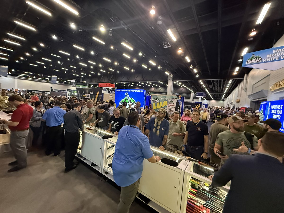 SpydercoKnives's tweet image. Blade Show 2025—what a weekend! Thank you to everyone who stopped by the Spyderco booth, connected with our crew, and helped make it an unforgettable show. A special shoutout to our BladeSports International competitors, Donavon Philips and James Clifton. 
#Bladeshow  #Spyderco