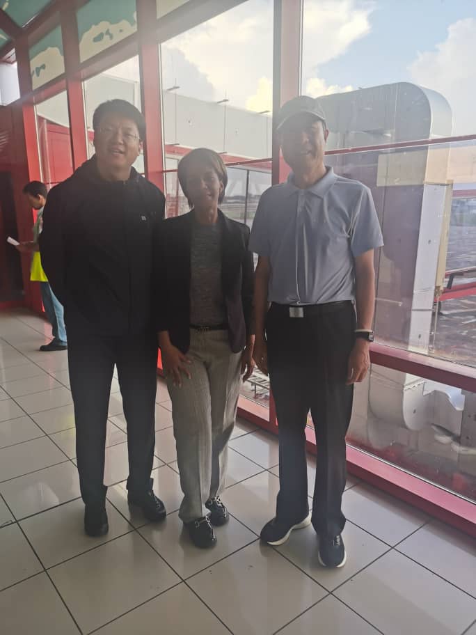 Despedí al compañero Wu Hansheng, jefe del Departamento de Trabajo Social del CC PCCh. Me trasladó su satisfacción por los fructíferos intercambios sostenidos en #Cuba y coincidimos en mantener la excelente dinámica de los vínculos interpartidistas <a href="/DrRobertoMOjeda/">Dr. Roberto Morales Ojeda</a> <a href="/DiazCanelB/">Miguel Díaz-Canel Bermúdez</a>