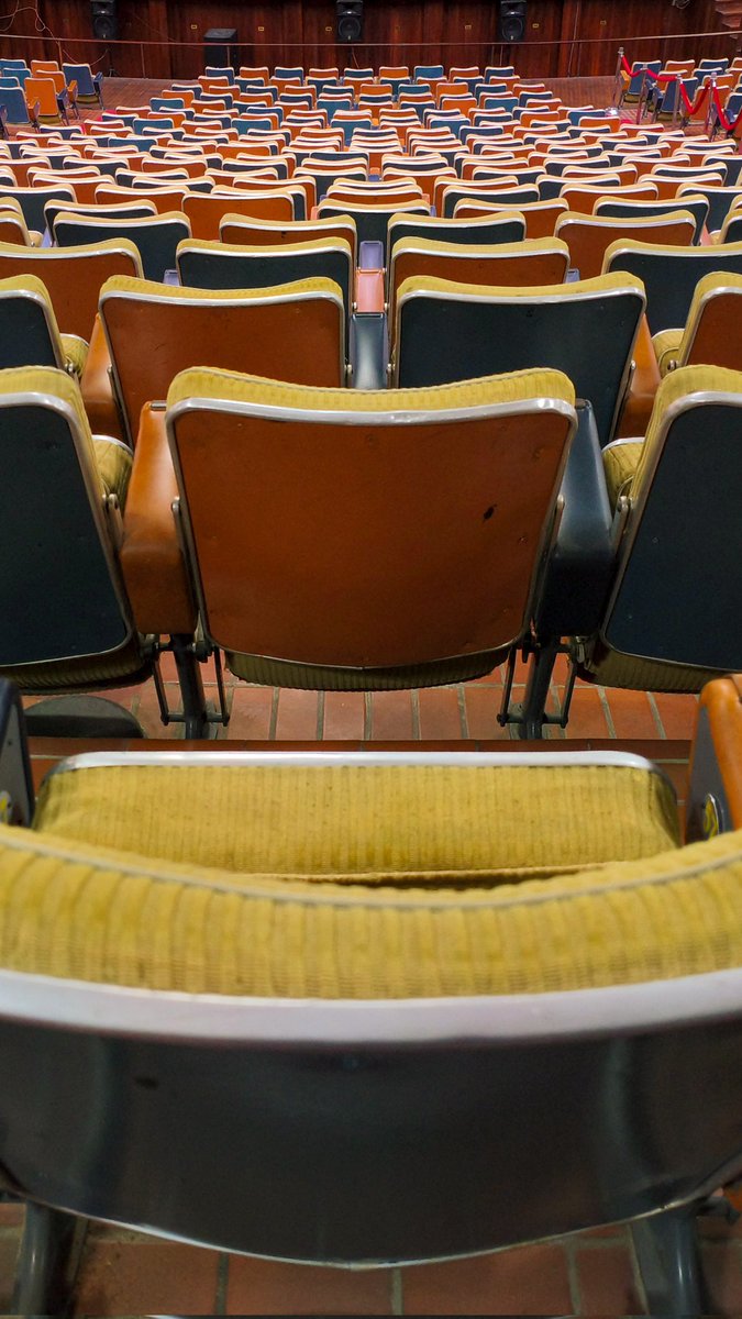 Bajo las nubes... 

📍Aula Magna, UCV