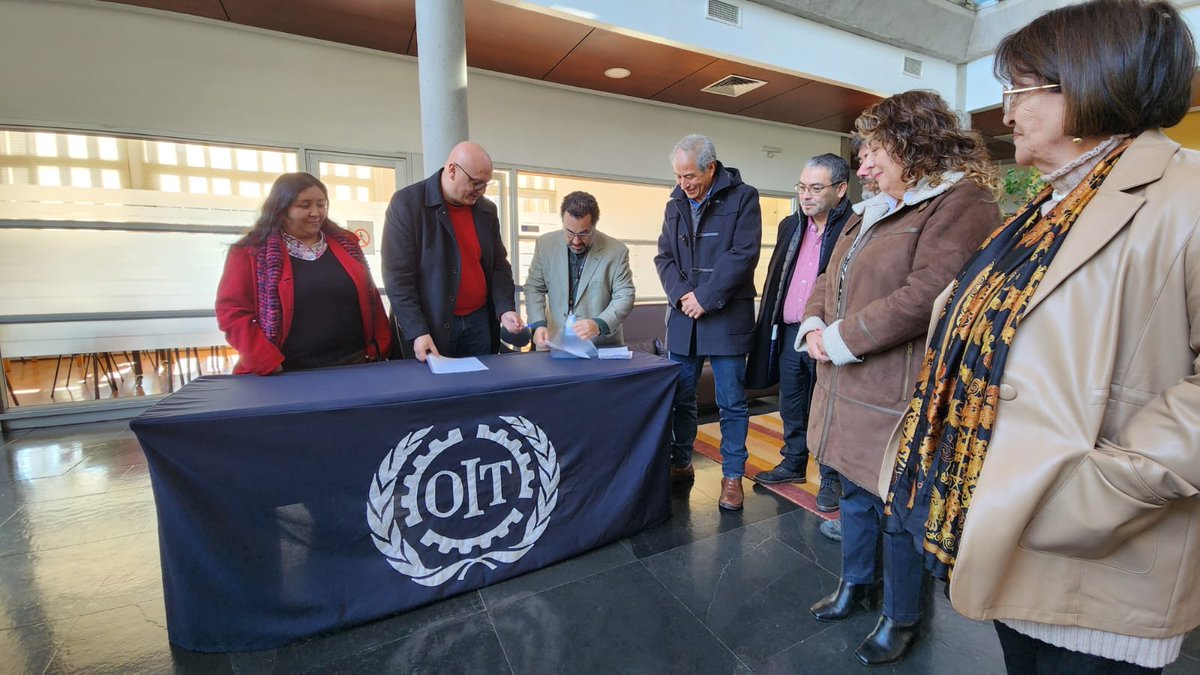 La CUT entregó una carta a la Organización Internacional del Trabajo denunciando acciones de la Contralora General de la República, Dorothy Pérez, que atentan contra el derecho a huelga y la libertad sindical, consagrados en convenios internacionales.

La denuncia surge a raíz de