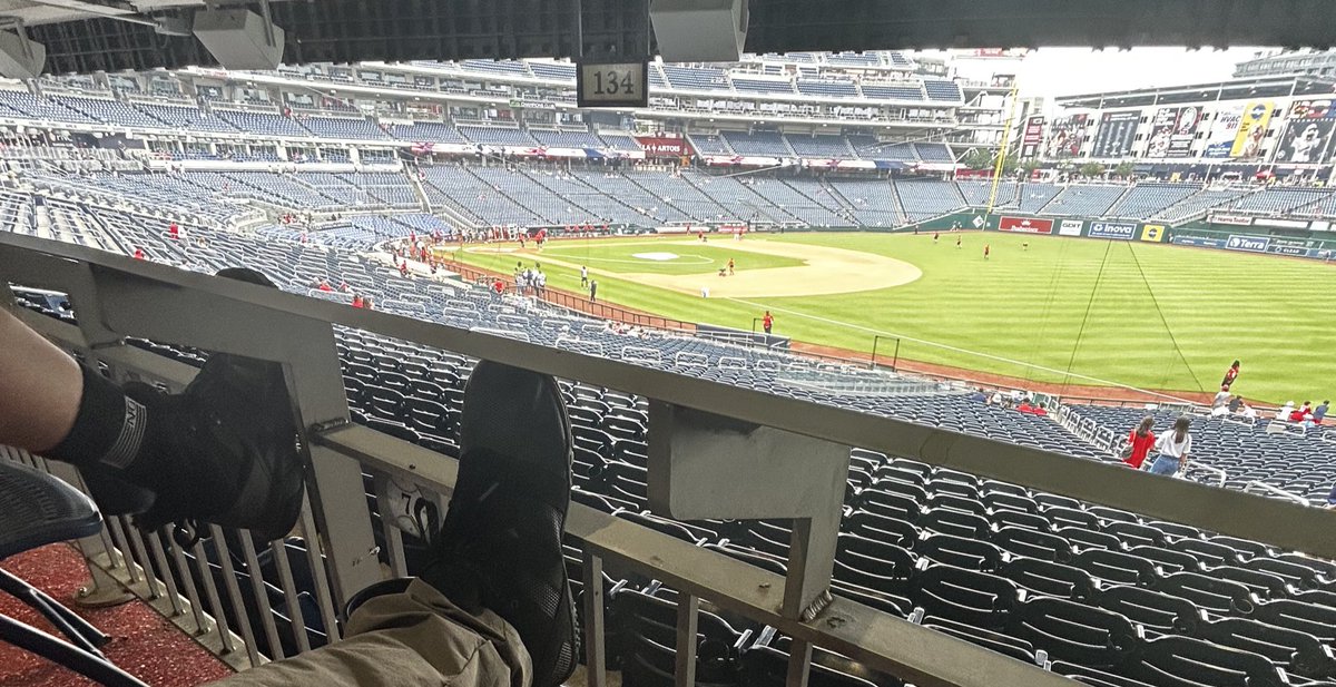 If you’re at Nats Park, and you get a hot dog, I’ll take 2 plz🇺🇸