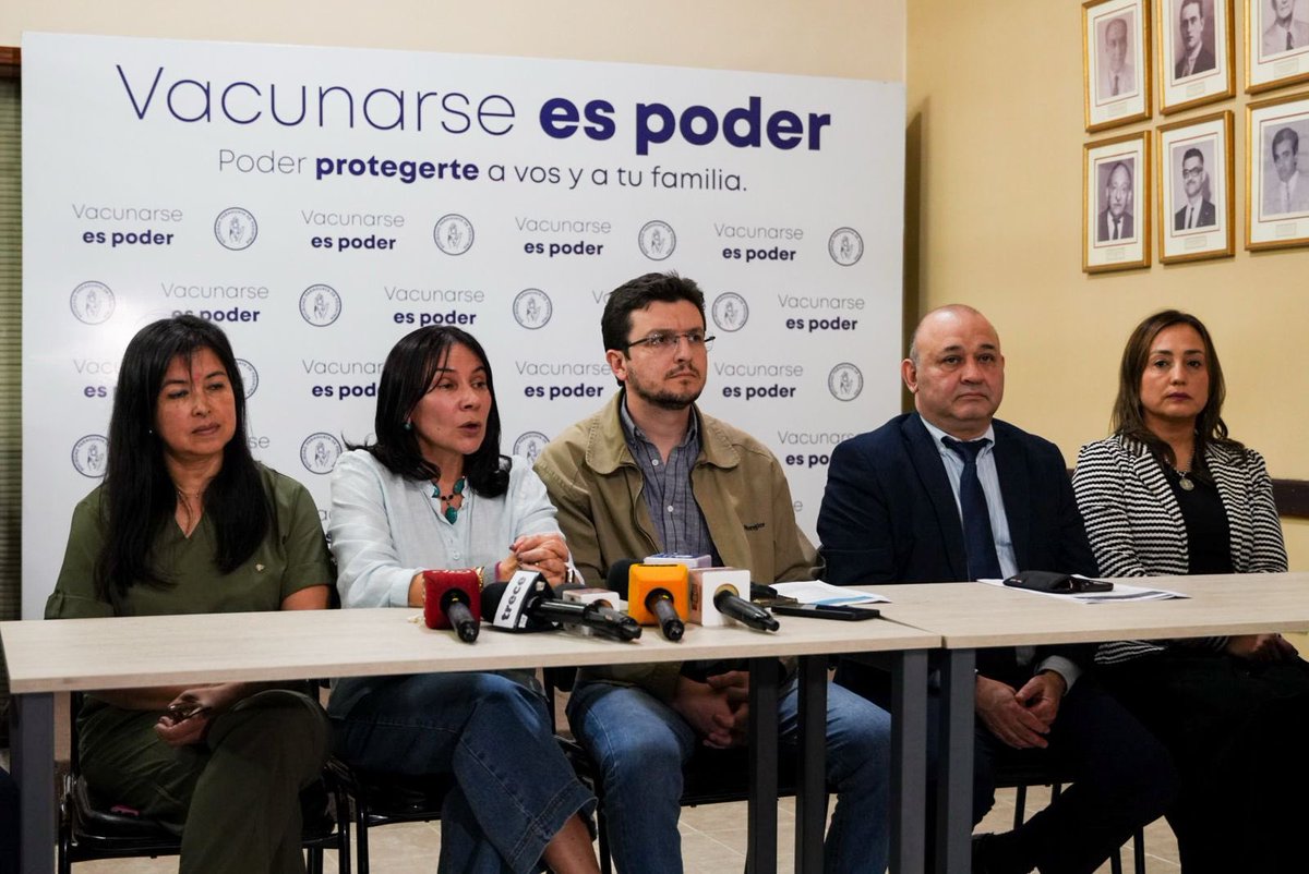 Juan Cáceres Troche (@juanctpy) on Twitter photo Dos niños fallecieron por influenza en Encarnación. No estaban vacunados. Salud Pública pide por favor acudir a los vacunatorios a inmunizar a los niños. Los hospitales están abarrotados de pacientes con cuadros respiratorios. <a href="/sntparaguay/">SNT Canal 9</a> Dos niños fallecieron por influenza en Encarnación. No estaban vacunados. Salud Pública pide por favor acudir a los vacunatorios a inmunizar a los niños. Los hospitales están abarrotados de pacientes con cuadros respiratorios. <a href="/sntparaguay/">SNT Canal 9</a>