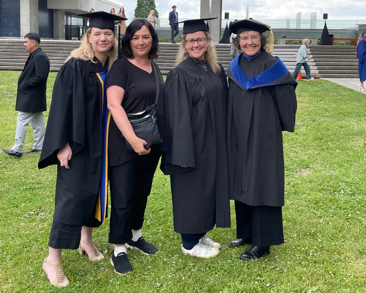 sfuurban's tweet image. Congratulations to our SFU Urban Studies graduates who crossed the stage this morning! Thank you to our faculty members, Professors Karen Ferguson, Aude-Claire Fourot, Meg Holden, & Kamala Todd who were there to cheer them on!
#sfuurb #mySFUgrad #FASSGrad
