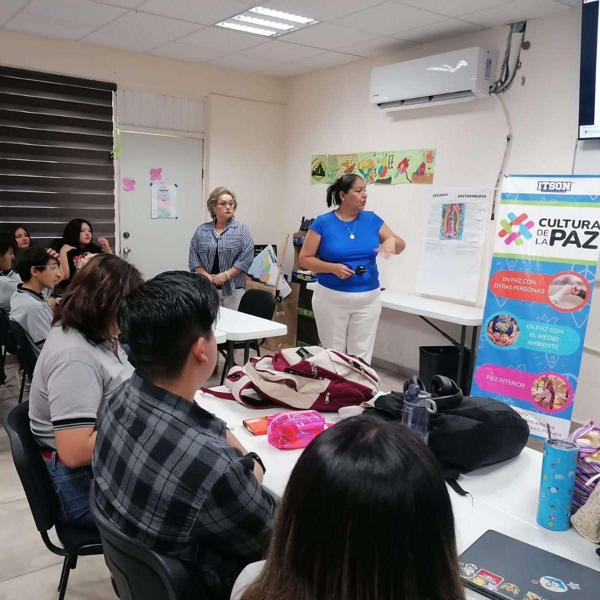 Como parte de la #JornadaPorLaPazYContraLasAdicciones se llevó a cabo la Presentación y lectura del libro: “Un Poema Por la Paz”, en la Escuela Normal Superior de Obregón, con la participación de dos profesoras del ITSON y coordinadoras del libro. 

#ElFentaniloTeMata