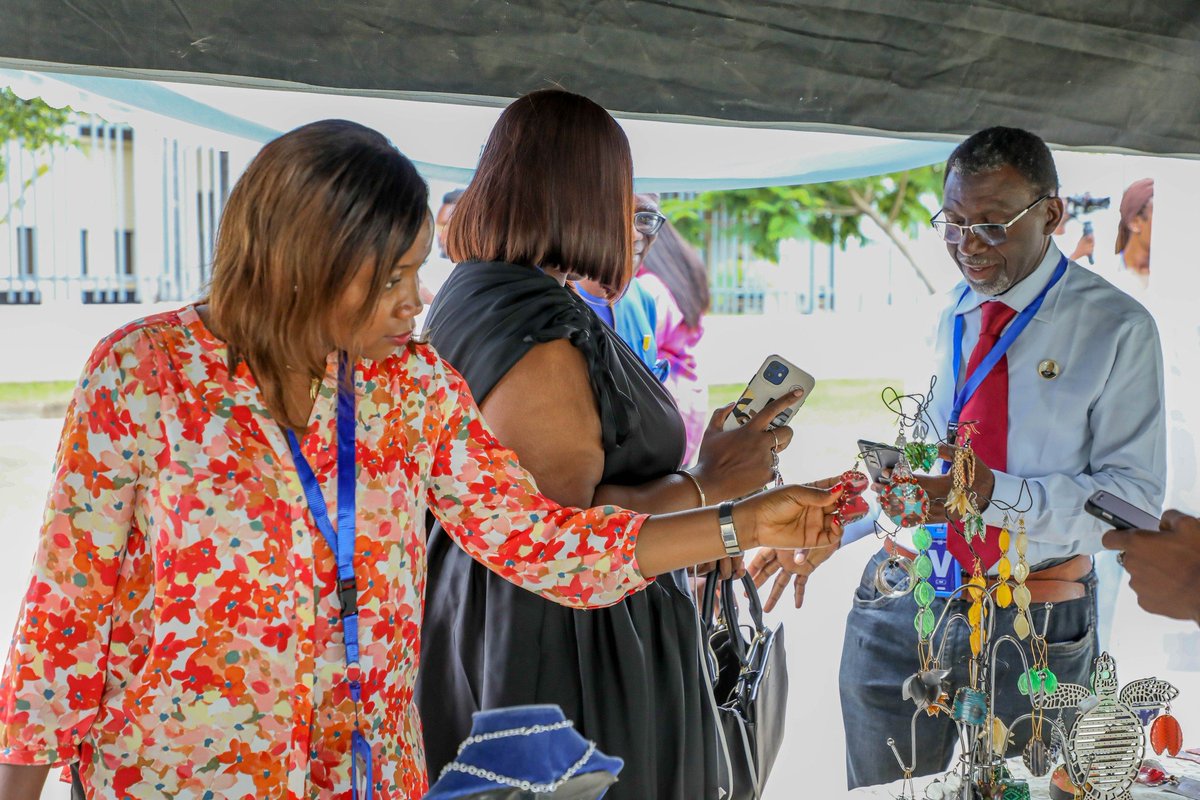UN_Nigeria's tweet image. At today’s #WorldEnvironmentDay celebration at the UN House, an exhibition showcased innovative and scalable solutions for plastic reuse and recycling, promoting a more sustainable circular and green economy.
#WasteToWealth
#reusereducerecycle
#EndPlasticPollution