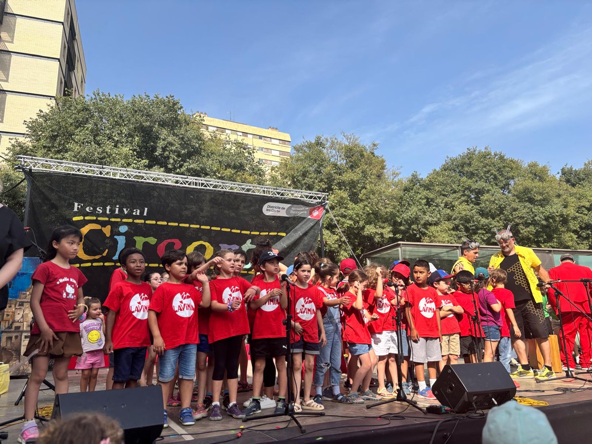 Escola Lavínia (@escola_lavinia) on Twitter photo Aquesta tarda hem inaugurat el CirCorts 2025 amb la #latrescailaverdesca i els nens i nenes de <a href="/EscolaPaideia/">Escola Paideia</a> ! Com cada any ha sigut un inici de festival molt bonic! #circorts <a href="/PucaEspectacles/">Puça Espectacles</a> Aquesta tarda hem inaugurat el CirCorts 2025 amb la #latrescailaverdesca i els nens i nenes de <a href="/EscolaPaideia/">Escola Paideia</a> ! Com cada any ha sigut un inici de festival molt bonic! #circorts <a href="/PucaEspectacles/">Puça Espectacles</a>