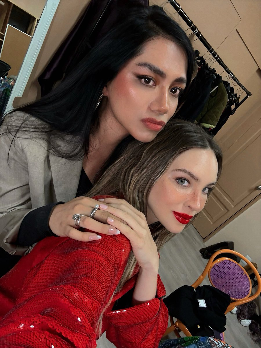 bettopop's tweet photo. Te amo @belindapop 🤍 este año ha sido increíble, sigo sin superar que pude trabajar contigo, fue un sueño hecho realidad. 
Además salió INDÓMITA 🏹 y #MentirasLaSerie  💖✨

✨juntas por siempre✨ 

https://t.co/zNQ7qGM54P https://t.co/sQbbxzxEt7