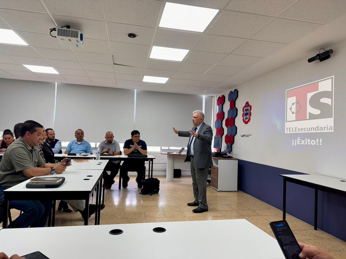 Agradezco la confianza de la <a href="/SEducacionVer/">SEV | Secretaría de Educación de Veracruz 📚✏️</a> <a href="/dirnormales/">DEN Veracruz</a> <a href="/Normal_Veracruz/">BENV</a> por su respaldo para concretar juntos el sueño de innovar el modelo de #Telesecundaria 🙌🏻 @dsae_uv <a href="/dsae_buap/">DSAE_BUAP</a> <a href="/dsae_itson/">Doctorado en Sistemas y Ambientes Educativos</a>