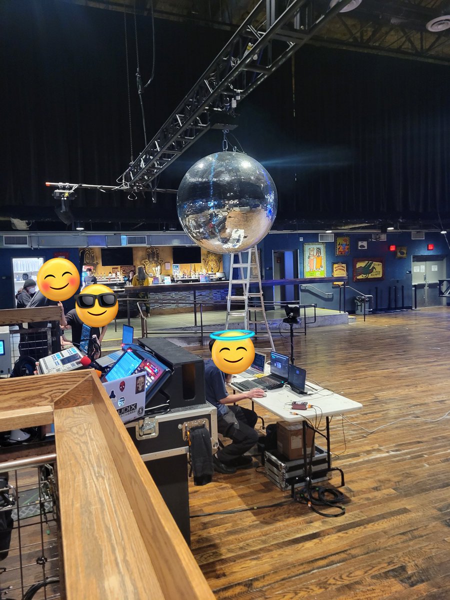 Rehearsal going smooth!!