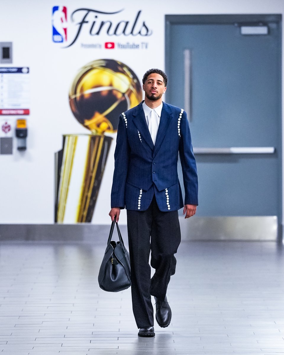 Pacers's tweet image. buttoned up for Game 4.