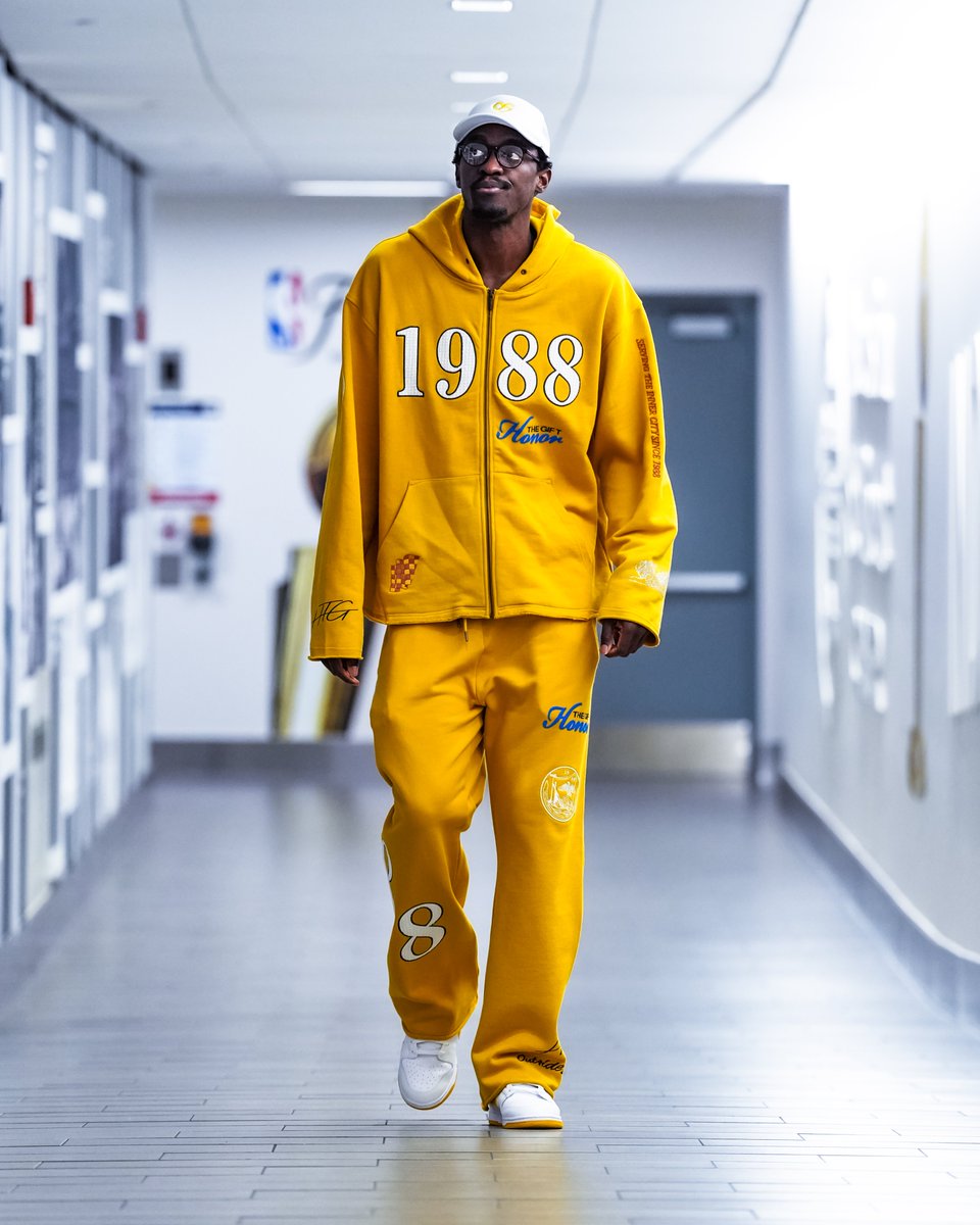 Pacers's tweet image. buttoned up for Game 4.