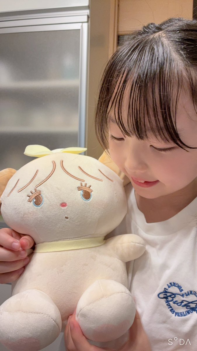 yuitann_0129's tweet image. 今日は学校だよ🏫
終わったらライブ行くねー！！
ママたちからのプレゼント🎁ももらったの。
スフレちゃんのぬいぐるみ！

洋服はおばあちゃんからもらったよ☺️

今日はだいじょうび！10さいになりました！✨

10さい最初のポスト🌟
#ミッコ
#スフレ