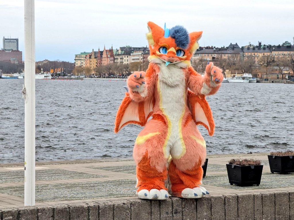 Grove it 🕺#FursuitFriday