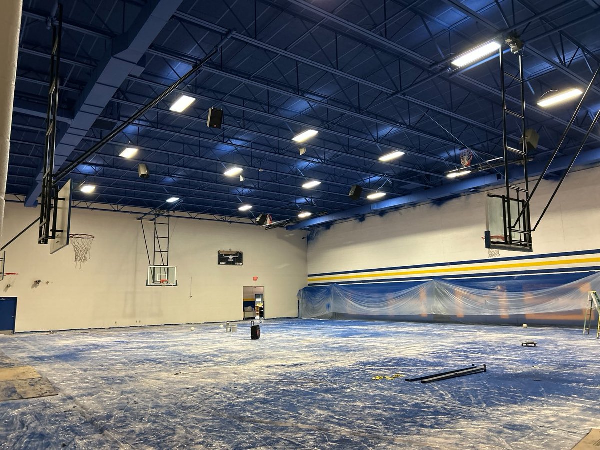 dean_chisd's tweet photo. Our 9th graders are moving into the newly renovated Freshman Academy, formerly known as the Junior High. New ceiling, paint, office relocation, flooring, updated gym, cafeteria and much more! THANK YOU VOTERS! ⁦@ChapelHill_ISD⁩ #Bond23 https://t.co/WVKsLZmDms