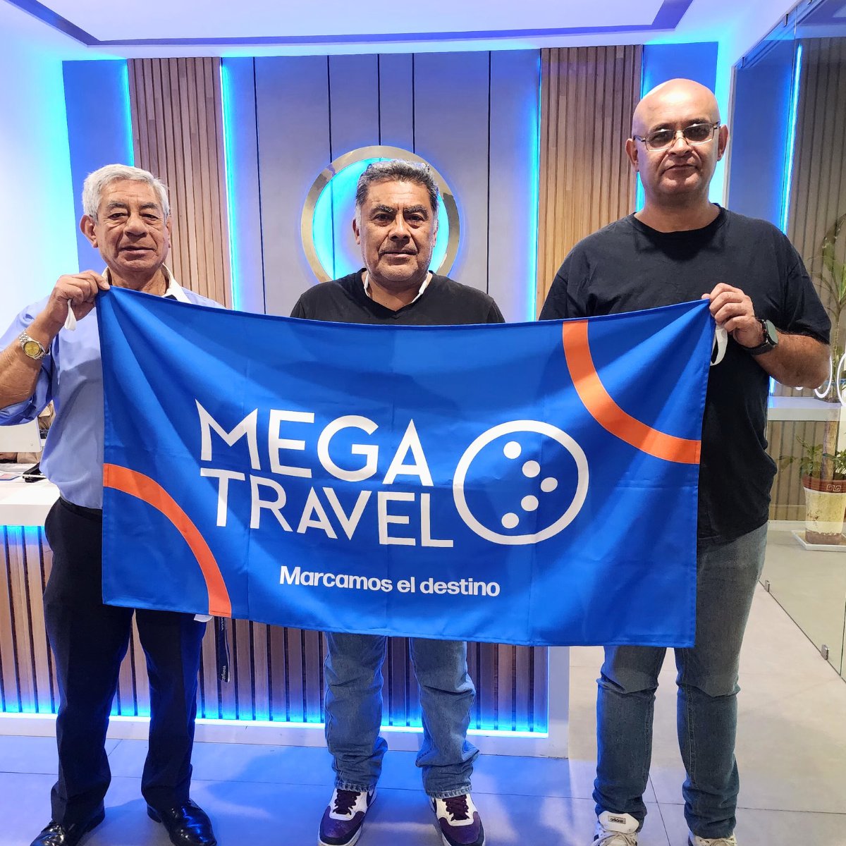 ✨Hoy celebramos a todos nuestros colaboradores de #MegaTravel que también son padres.
Nos llena de alegría contar con su compromiso para ayudar a que más personas hagan realidad sus sueños de viajar.

Gracias por ser ejemplo dentro y fuera del trabajo🎉
¡Feliz Día del Padre!👨‍🍼