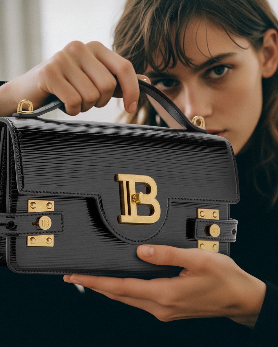 dihsaninc's tweet photo. Beyond mere accessory, a designer handbag embodies meticulous artistry and enduring legacy. Its purpose transcends utility, standing as a testament to exceptional craftsmanship and a curated aesthetic. 

#dihsan #designerhandbags 

https://t.co/02RSVf8HuM https://t.co/iPIm9yByvb