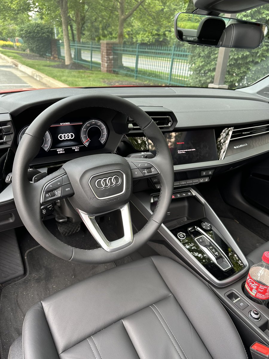 jessicaray0's tweet image. Ngl the 2025 Audi A3 that I’ve got for the weekend is hot