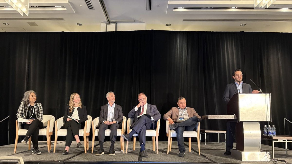 JennaSudds's tweet image. Honoured to speak at the Leaders Summit with the Canadian Nuclear Isotopes Council today.
Canada is a global leader in isotope innovation — saving lives, advancing research, and creating good jobs across the country. We must embrace a Team Canada approach to advance this further