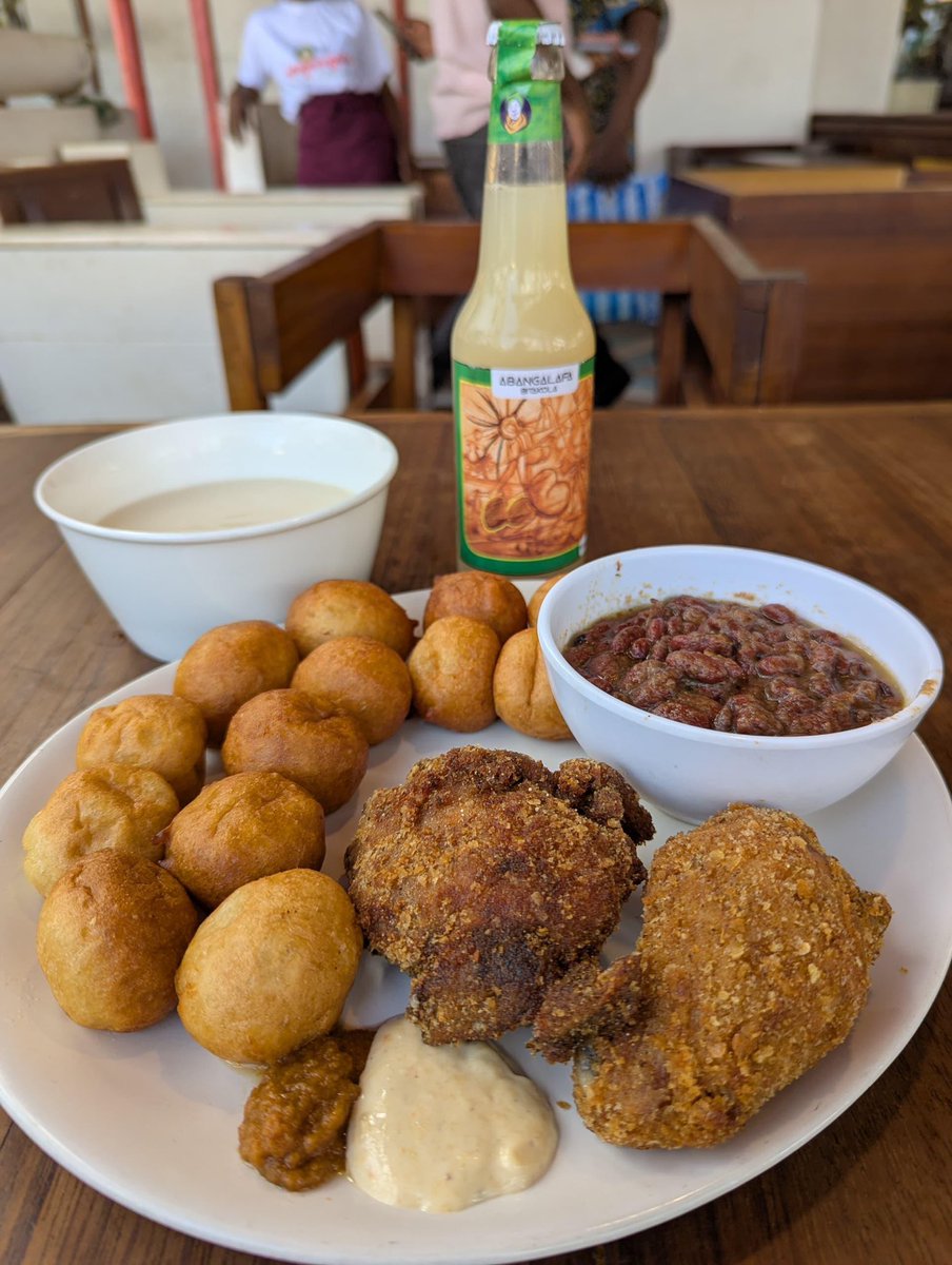 Tchopetyamo1's tweet photo. Personne ne peut finir ce plat seul 😅
BHB + 2 morceaux de poulet pané 🍗🍗 + 1 boisson Abangalafa 🥤 = Mission suicide en solo 😂🔥😵💫
📍Yaoundé
📍Douala
📍Bafoussam
📞 694-366-526
📞 694-078-946
📞 678-249-128
#Tchopetyamo #yamocheztoi #douala #yaounde #bafoussam #yamo https://t.co/RJtI1sglkn