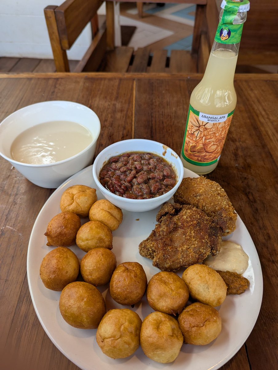 Tchopetyamo1's tweet photo. Personne ne peut finir ce plat seul 😅
BHB + 2 morceaux de poulet pané 🍗🍗 + 1 boisson Abangalafa 🥤 = Mission suicide en solo 😂🔥😵💫
📍Yaoundé
📍Douala
📍Bafoussam
📞 694-366-526
📞 694-078-946
📞 678-249-128
#Tchopetyamo #yamocheztoi #douala #yaounde #bafoussam #yamo https://t.co/RJtI1sglkn