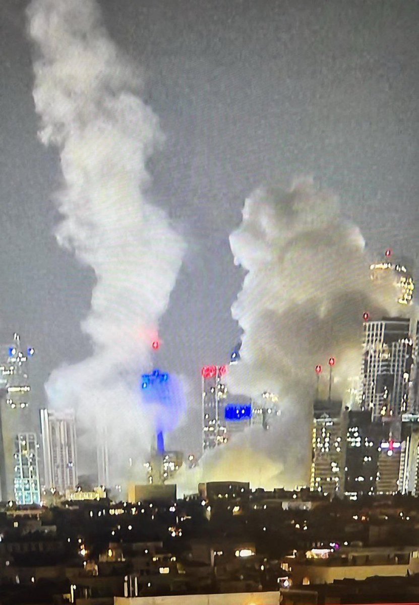 ThiagoResiste's tweet photo. URGENTE!!! Tel Aviv NESTE MOMENTO!! Mísseis iranianos furam a defesa dos EUA e atingem Israel!!