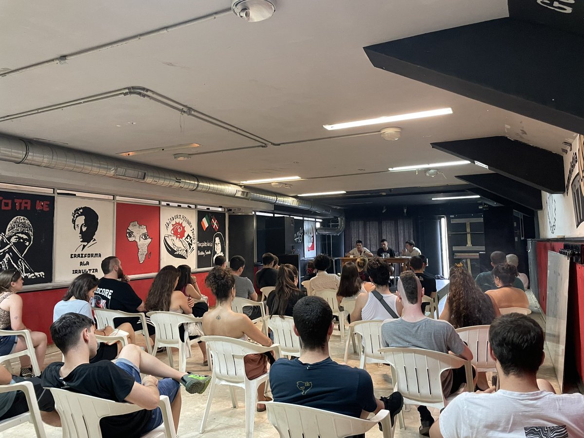 🗝️ Gaztetxeen funtzioez, oldarraldiaz eta babesaren inguruan hausnartzeko tartea izan dugu.

Mila esker gaurko hitzaldira gerturatu zareten guztioi!