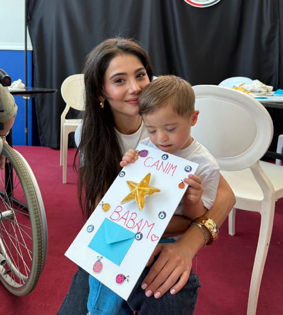 Helin Kandemir'den anlamlı ziyaret! 
snobmagazin.com/helin-kandemir…