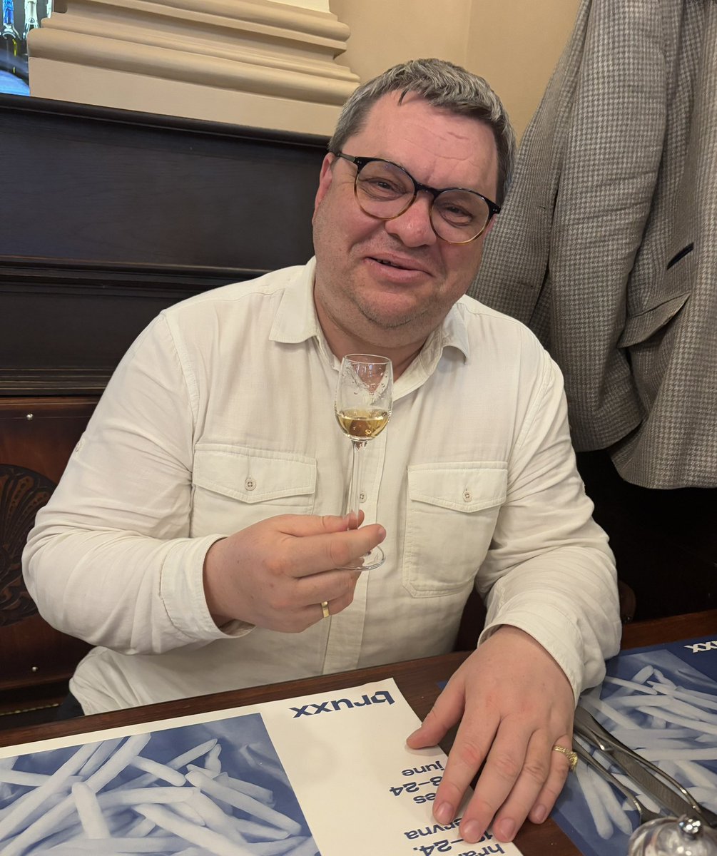 Se syny Jonášem a Mikulášem si užívám páteční večer a je to vskutku fajn! Raduji se!🌠🍻🥂🍼💥