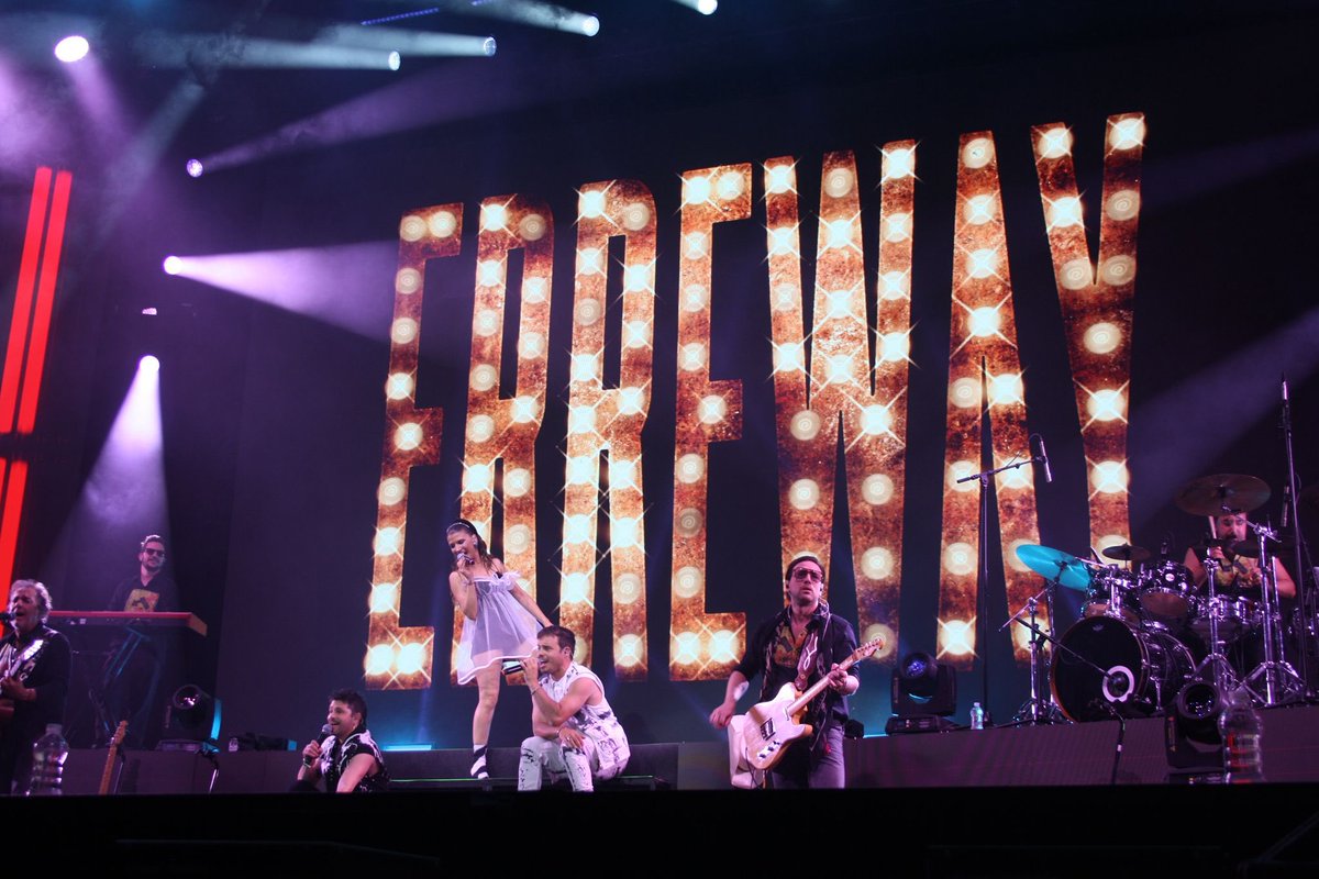 ERREWAY ESPAÑA (@errewayespanacf) on Twitter photo Hace una semana era el show en Madrid y seguimos sin superarlo 🥲✨💛
Esperando con ansias el 16 de julio para volverlos a ver 💛🤘🏼
#juntosotravez #errewayespaña #errewaytour
<a href="/willielorenzo/">Willie Lorenzo</a> <a href="/rojasbenjamin/">Benjamín Rojas</a> <a href="/FelipeColombo/">Felipe Colombo</a> <a href="/StarliteFest/">Starlite Festival</a> Hace una semana era el show en Madrid y seguimos sin superarlo 🥲✨💛
Esperando con ansias el 16 de julio para volverlos a ver 💛🤘🏼
#juntosotravez #errewayespaña #errewaytour
<a href="/willielorenzo/">Willie Lorenzo</a> <a href="/rojasbenjamin/">Benjamín Rojas</a> <a href="/FelipeColombo/">Felipe Colombo</a> <a href="/StarliteFest/">Starlite Festival</a>