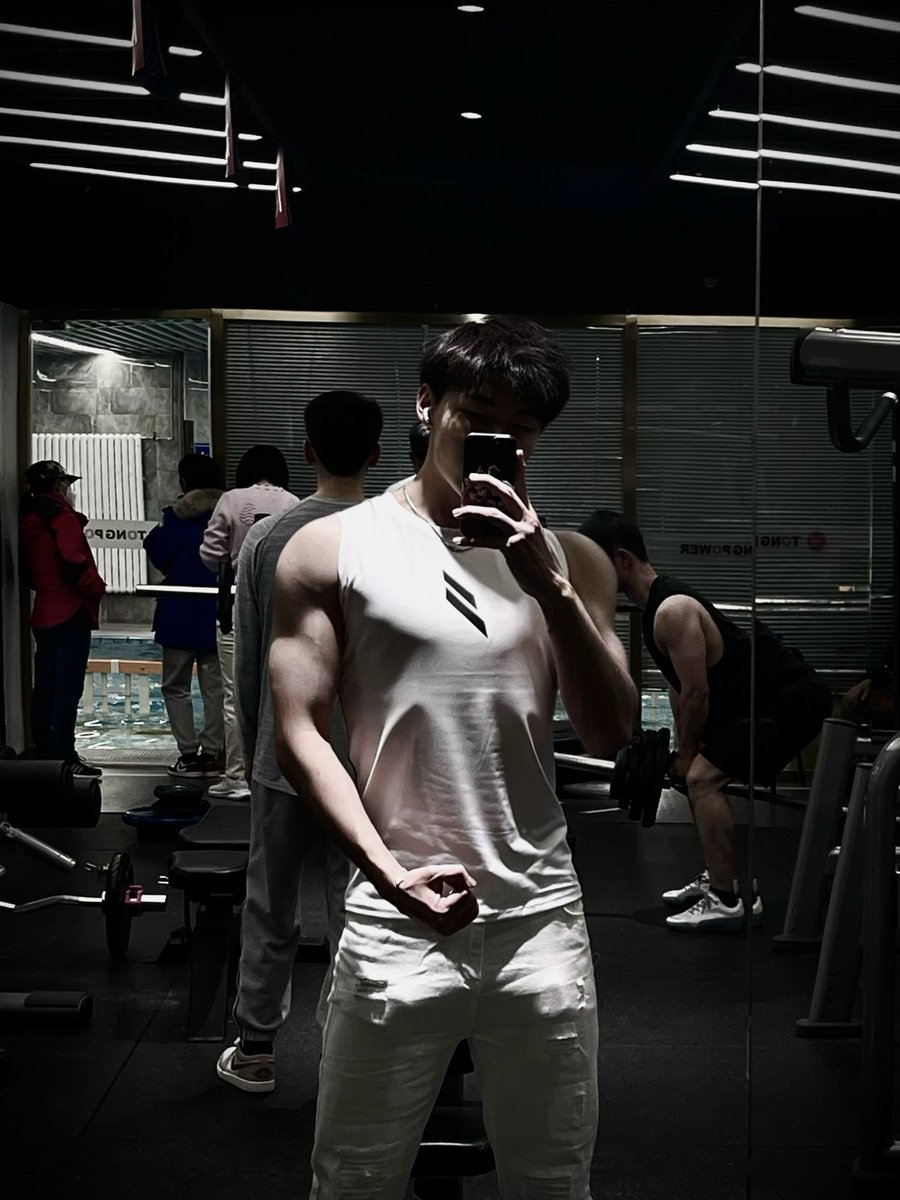 DER1CKX (@loveonlyopiyl) on Twitter photo 