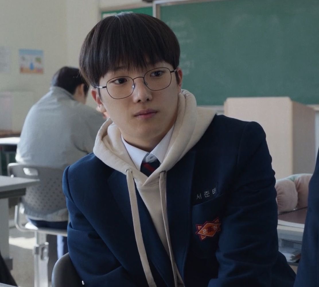 strawbicelatte's tweet photo. #seongtae mmorpg socmed au where

seongje thinks his healer wife is a soft gamer girl who wears only pink irl

juntae thinks his husband is probably a sweaty 12-year-old with anger issues

they’re both very wrong https://t.co/LJ9tDKxh37