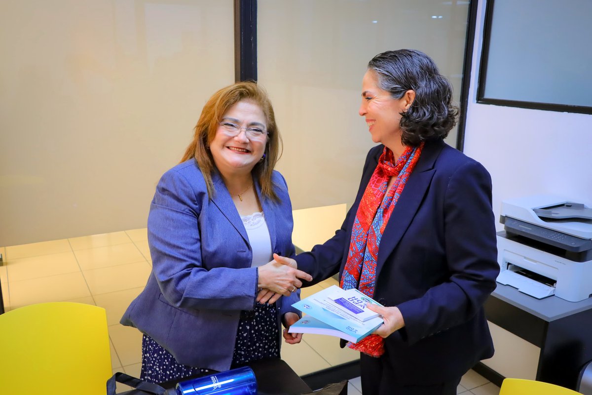 ONUMujeresElSalvador (@onumujeressv) on Twitter photo En coordinación con <a href="/PDDHElSalvador/">PDDH El Salvador</a>, nuestra Rep Lourdes González-Prieto se reunió en oficinas de <a href="/onumujeressv/">ONUMujeresElSalvador</a> con la Procuradora de DDHH <a href="/RaqueldeGuevara/">Raquel de Guevara</a> y Procuradora Adjunta.
🤝 Reafirmamos el compromiso conjunto por los #DerechosdeLasMujeres y la #Igualdad en 🇸🇻💜 En coordinación con <a href="/PDDHElSalvador/">PDDH El Salvador</a>, nuestra Rep Lourdes González-Prieto se reunió en oficinas de <a href="/onumujeressv/">ONUMujeresElSalvador</a> con la Procuradora de DDHH <a href="/RaqueldeGuevara/">Raquel de Guevara</a> y Procuradora Adjunta.
🤝 Reafirmamos el compromiso conjunto por los #DerechosdeLasMujeres y la #Igualdad en 🇸🇻💜