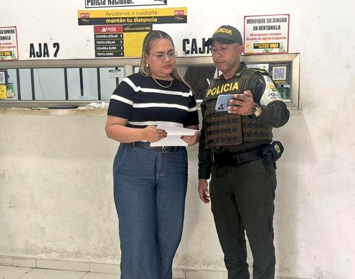 GuajiraPolicia's tweet image. En el marco de la campaña #SoyLegal, socializamos con la ciudadanía los impactos negativos del contrabando de Cigarrillo.

Nuestro compromiso con el Departamento está en fortalecer la cultura de la legalidad y proteger la economía regional. #TodosContraElContrabando