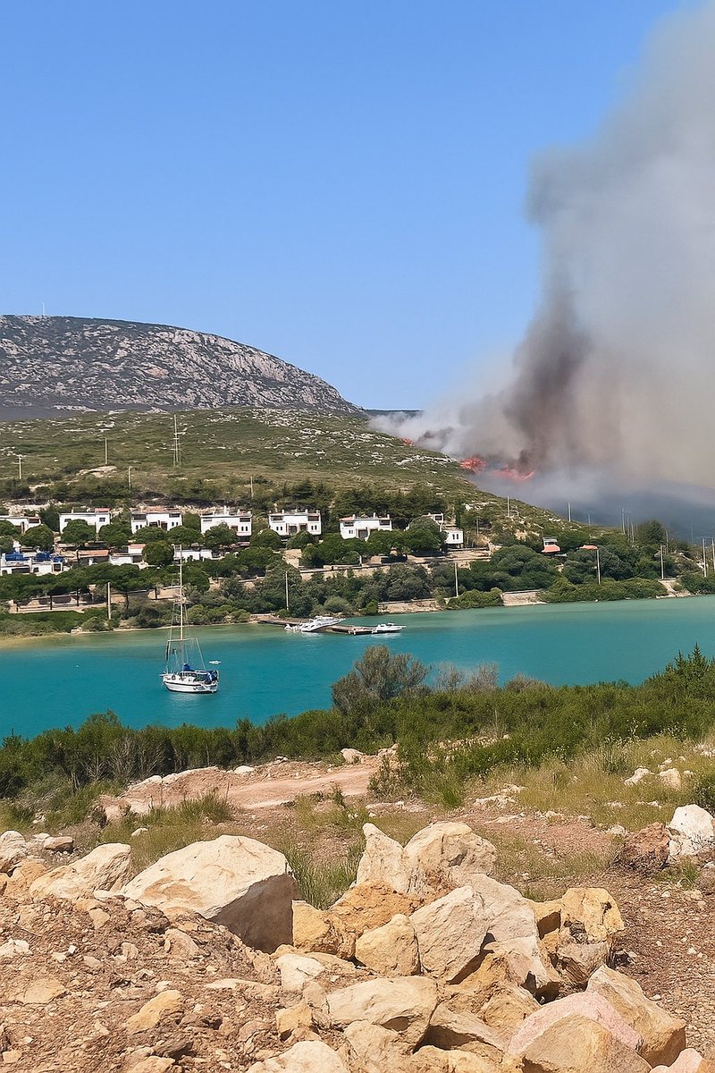 Geçmiş olsun İzmir…
Lütfen çöplerinize dikkat edin, yangınların en büyük sebeplerinden biri dikkatsizlik.
Sıcak havalarla birlikte yangın riski arttı, daha duyarlı olalım. 🍃🔥