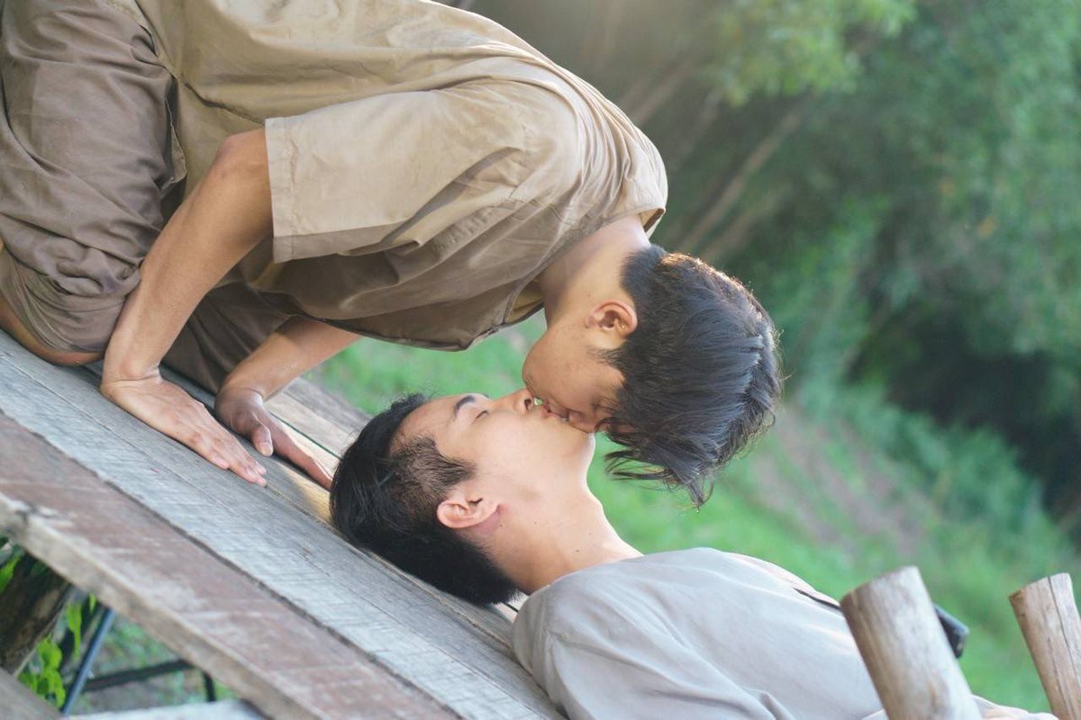 TheBLXpress's tweet photo. #LoyKaewFirstLoveEp5...Loy &amp; Kaew's relationship gets more complicated with each episode, first they were fighting over Loy getting married to Wan, then Kaew wasn't sure if their relationship would be acceptable and then in the end, they decided to run away 🤯🤯 https://t.co/0B0gVhBhAS