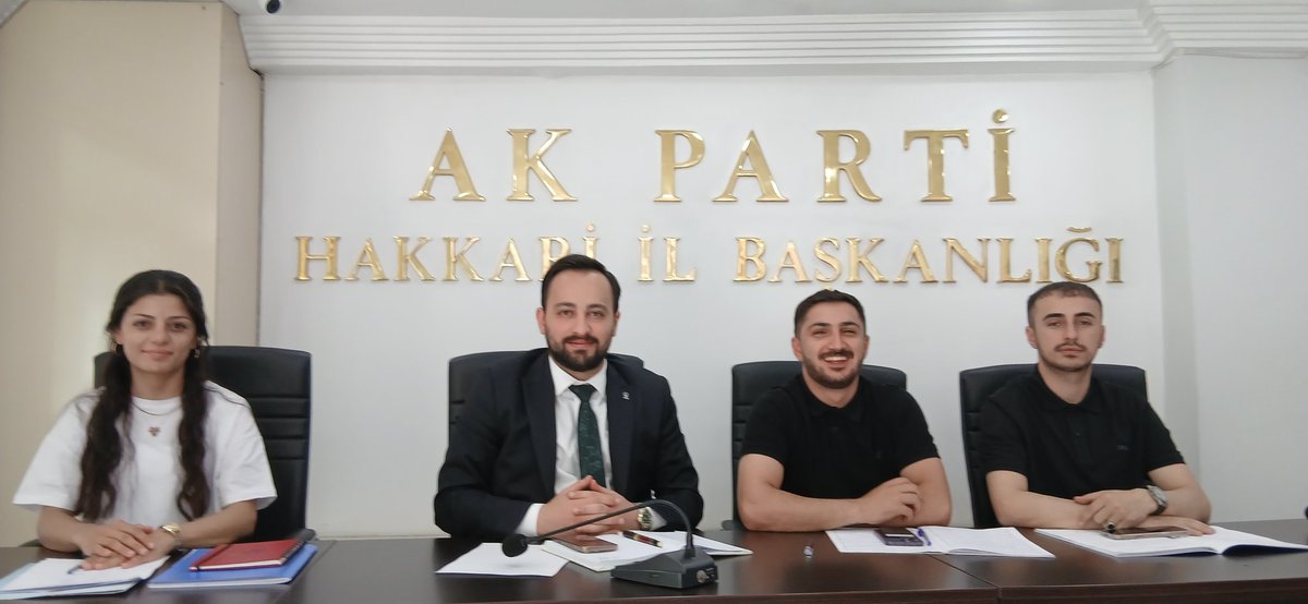 AkGencHakkari's tweet photo. 📍Hakkari

İl Gençlik Kolları Başkanımız @yrizgarozdemir Başkanlığında, Haftalık Olağan Yönetim Kurulu toplantımızı gerçekleştirdik.

Birlikte istişare ettik, birlikte güçlendik. Teşkilat ruhuyla, Yolumuz net, hedefimiz büyük! 🇹🇷

Toplantımız hayırlı olsun. https://t.co/n8GxGMAYGW