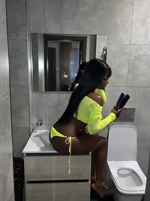 Watch yes_iam_erica101's leaked NSFW photo on TwXstars