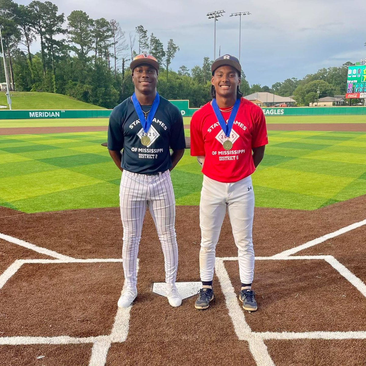 ℂ𝔸ℝ𝕃𝕆𝕊 “𝕝𝕠𝕤“ ℝ𝕆𝔹𝕀ℕ𝕊𝕆ℕ 𝕁ℝ tweet media