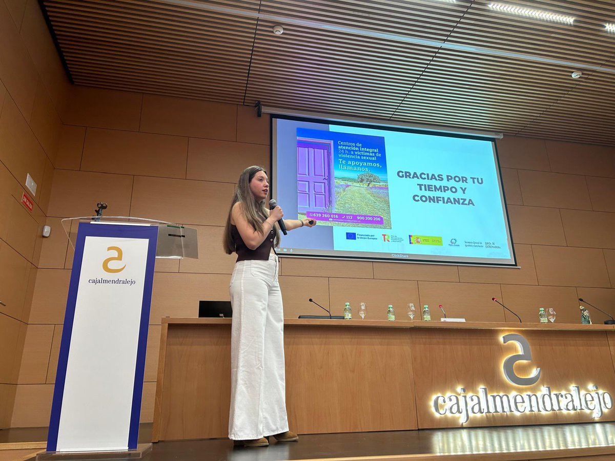 Hoy han participado en la propuesta conjunta de formación para Cuerpos y Fuerzas de Seguridad del Estado la Directora General, Beatriz Arjona, y Yolanda Martín, psicóloga del Centro de Crisis de Badajoz, junto al Jefe de la Unidad de Coordinación en #violenciadegenero de la