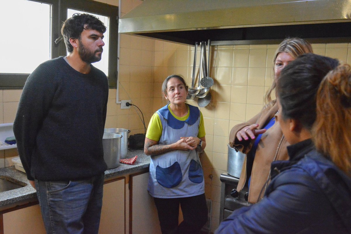 📌 Visita SAE a Pila y Tandil 

Desde el Ministerio garantizamos el funcionamiento de los comedores escolares a través del Servicio Alimentario Escolar (SAE). Actualmente alcanzamos a más de 2.500.000 niños, niñas y adolescentes en la Provincia.