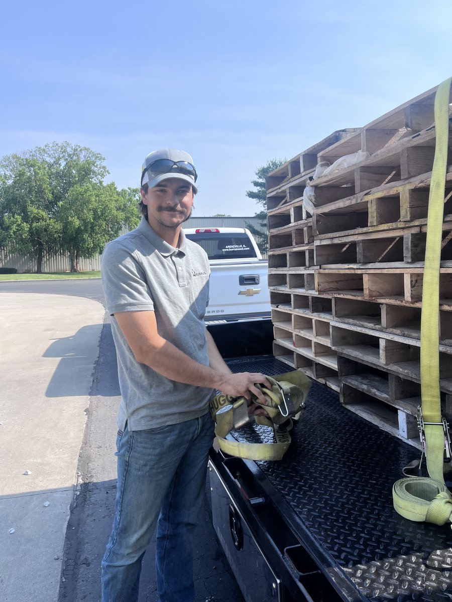 BurrusSeed's tweet image. #BurrusSeed summer intern Dylan Craver returning a load of pallets to the Jacksonville warehouse this week.