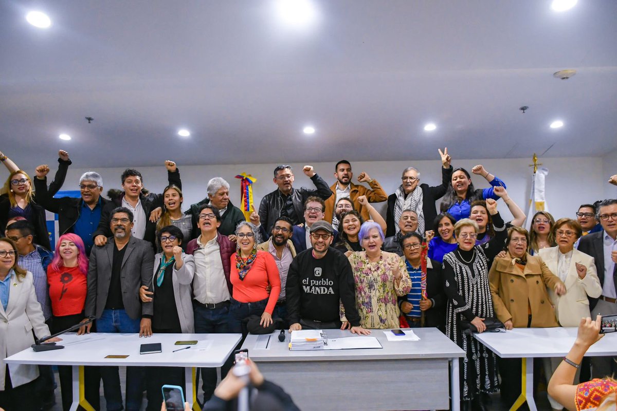 Hoy firmamos la solicitud de fusión del Pacto Histórico para convertirnos en partido unitario. Articulación, democracia interna y organización popular para ganar en 2026 🤜🏼🤛🏼

<a href="/PactoCol/">Pacto Histórico Oficial</a>