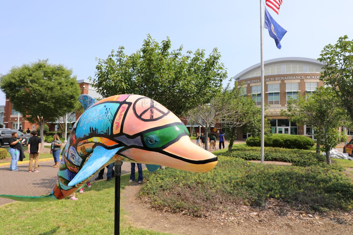 🎨🐬 Middle and high school students at Renaissance Academy teamed up to create a stunning dolphin sculpture, now proudly displayed in front of the school. After weeks of collaboration and creativity, the artwork was unveiled yesterday, June 12.